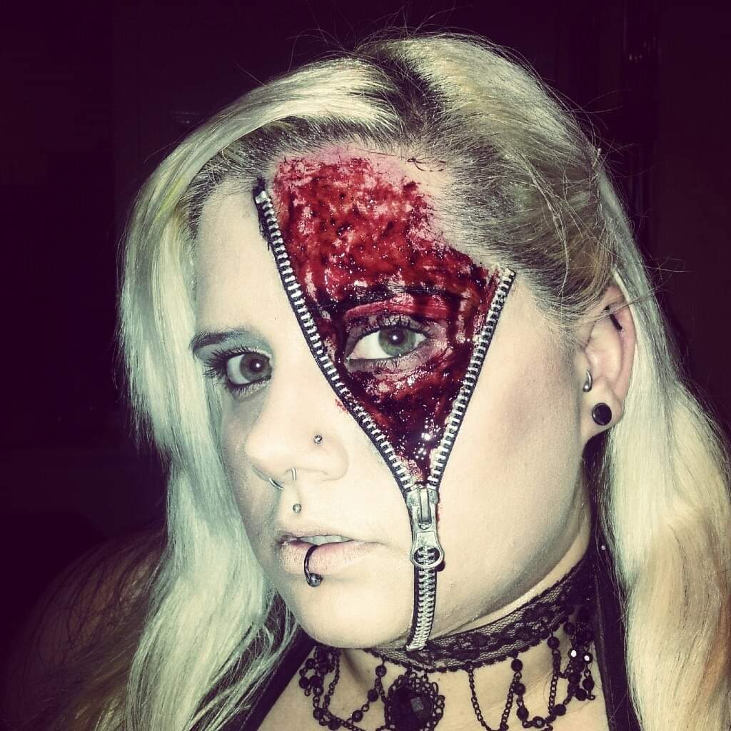 SumaronC's tweet image. Happy Halloween 

I love doing SFX make up

Would anyone be interested in seeing more?

#horror #makeupartist #HappyHalloween #goretober #Blood #SpiritHalloweekend #makeuplover #gothicgirl