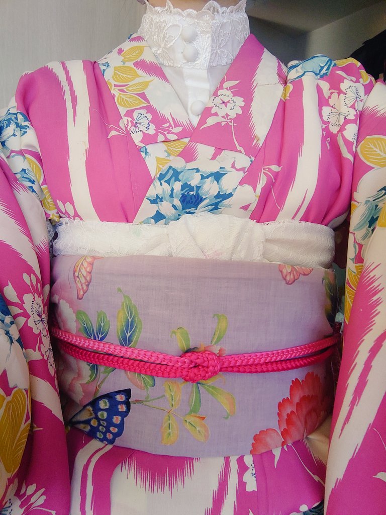xnadesikox's tweet photo. 本日は美女と薔薇デート!!
と言うことで、
こりゃーどちらかと言うと、春バラコーデだな🤔
とか思いつつ、ブラウス着込んでラブリー系にしました!
思ったよりもブラウスの首元可愛くないけど、まぁいっか!
イヤリングは #masaming さんです❤
#アンティーク着物 #着物コーディネート #ことコーデ https://t.co/USK2J7WUYW