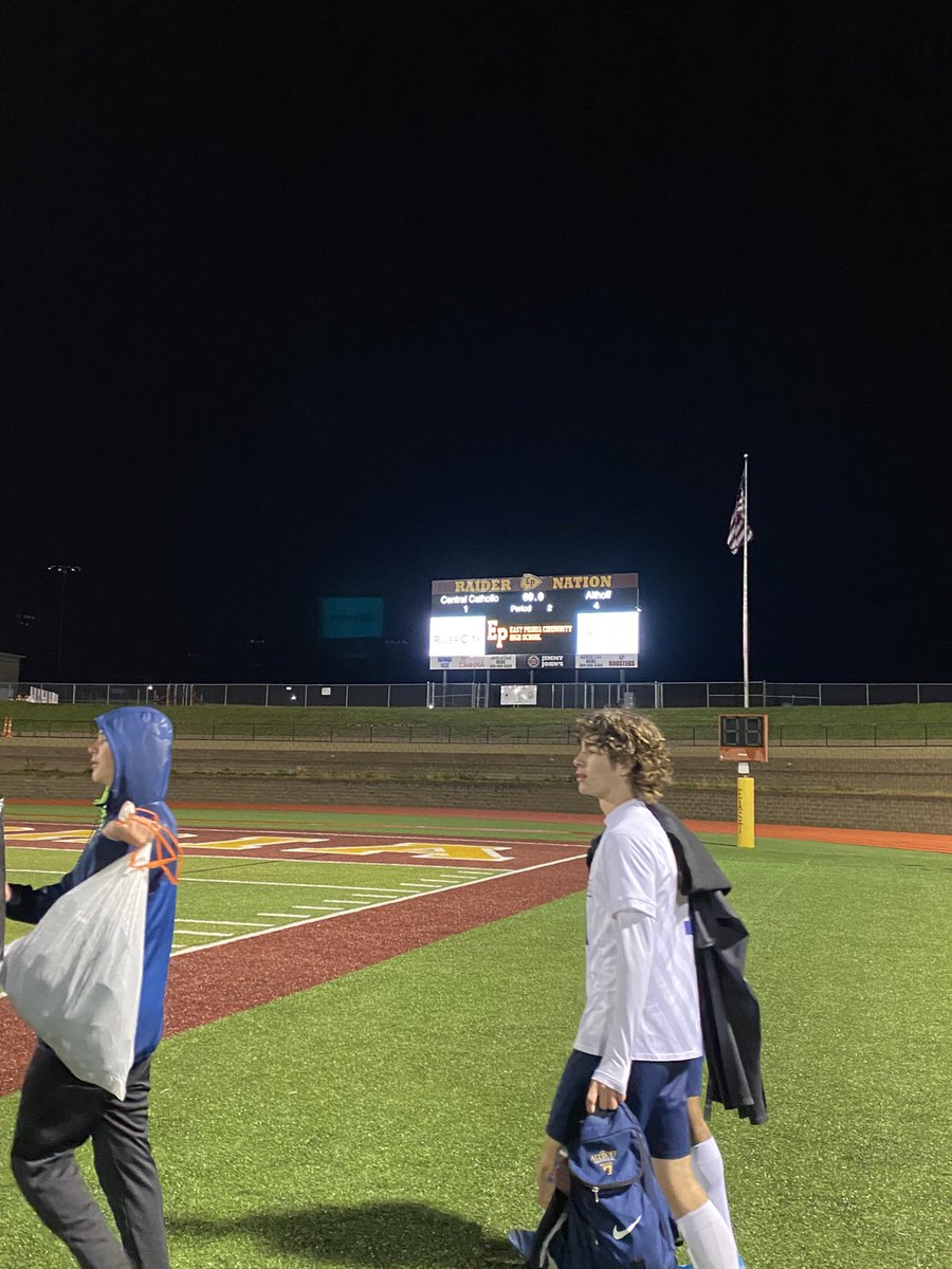 Crusaders get the 4-1 win and advance to the State Finals tomorrow at 5pm. <a href="/STLhssports/">STLhighschoolsports</a> <a href="/hshuddle618/">618 High School Huddle</a> <a href="/SoWestILHSSport/">Southwestern Illinois Sports</a> <a href="/bellevillenewsd/">BND.com</a> #618soccer
