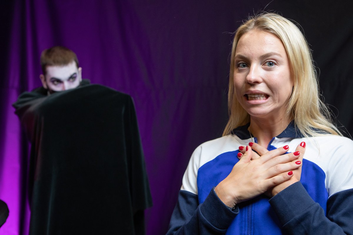 TransylvaniaOpn's tweet photo. “Will I meet Dracula this week?” 🤪
Anett Kontaveit wasn’t ready for this. 🧛♂️
#SpookyOpen https://t.co/PmXdaWrsIw