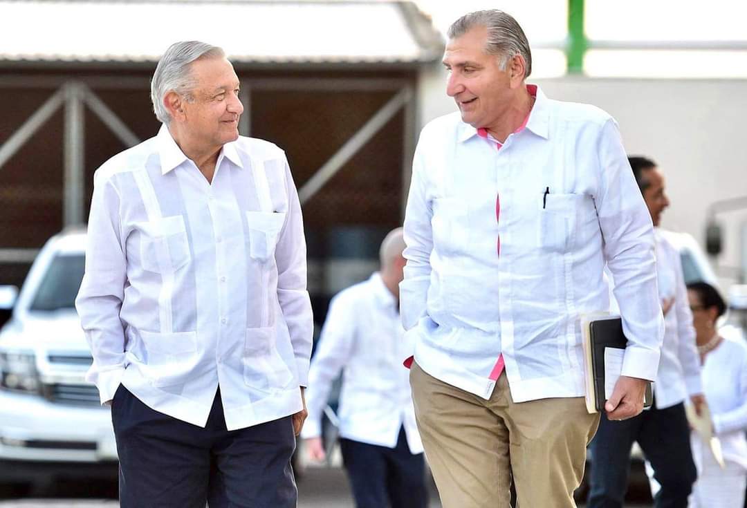 chookoman's tweet photo. @lopezobrador_ y  @adan_augusto
hoy en #Campeche.

Este fin de semana ambos comerán #maneas #tamales #chanchamitos en Tabasco dónde pasarán el tradicional puente del Día de los Muertos. https://t.co/D3FDAaeH2p