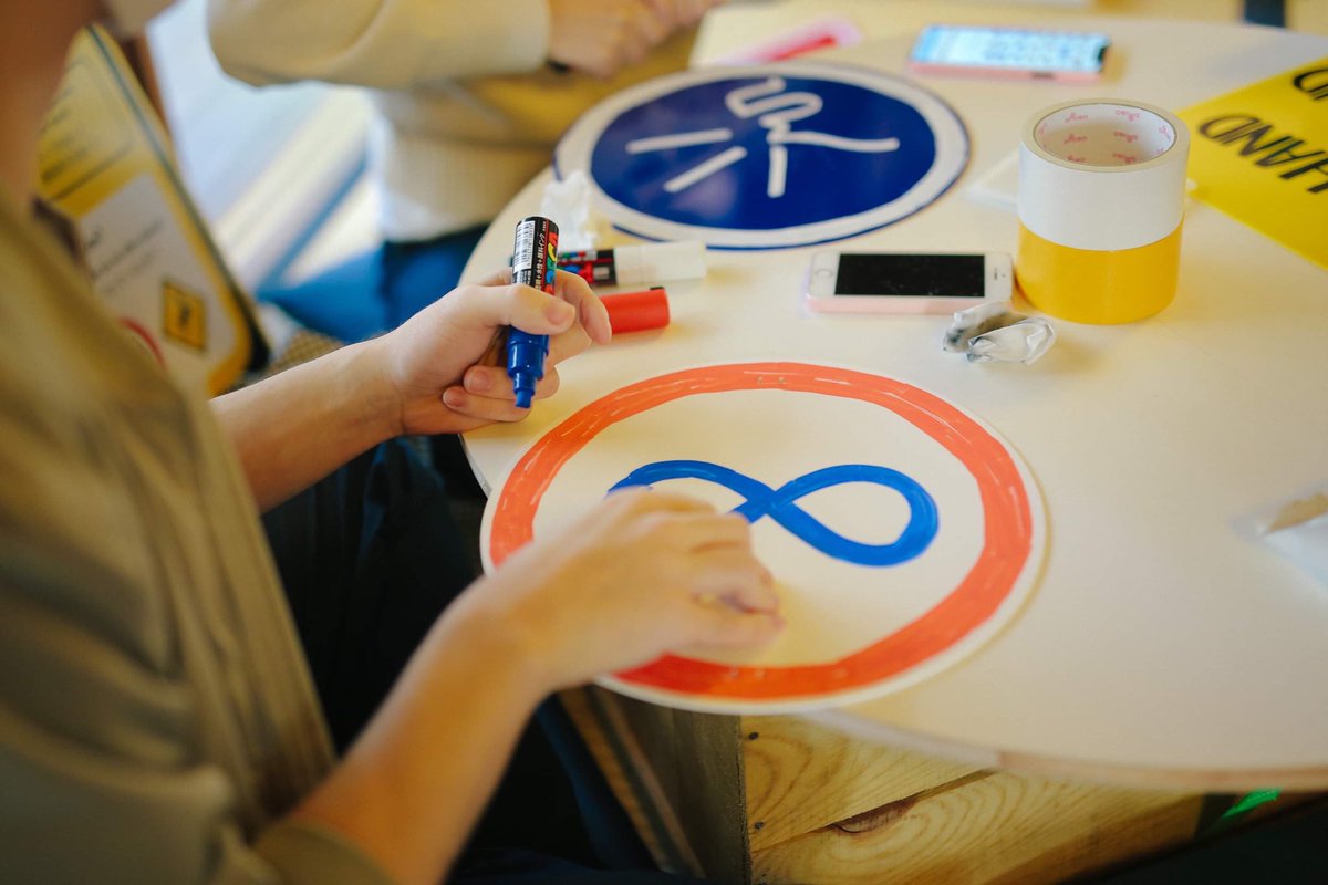 __forCities's tweet photo. 本日、10/30の13:00-15:00遊びのための標識作りのワークショップを開催します💡
オリジナルの標識をぜひ作ってみてください☺︎ https://t.co/0ZySziWv5c