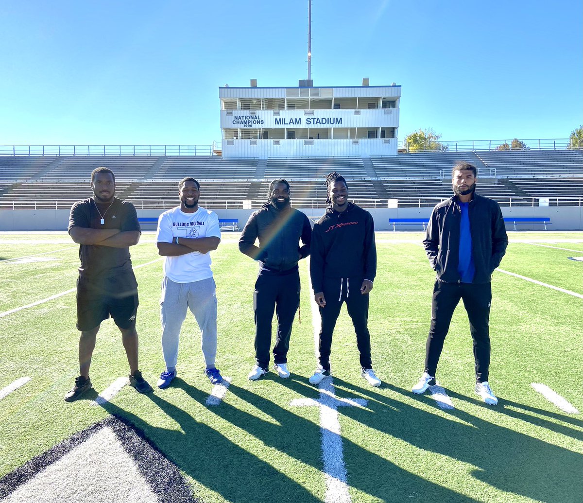 coachmcquillan's tweet photo. Speed Ball Week 9๏ธโฃโผ๏ธ
Congratulations @__BigWes @JamareeAyers8 @ob11_ @BeGreatTwin Isaiah winning this weekโs match-up: 3-2! One of the most competitive & controversial games ๐
#RelentlessD #SpotTheBall https://t.co/hLnBzu4MiT