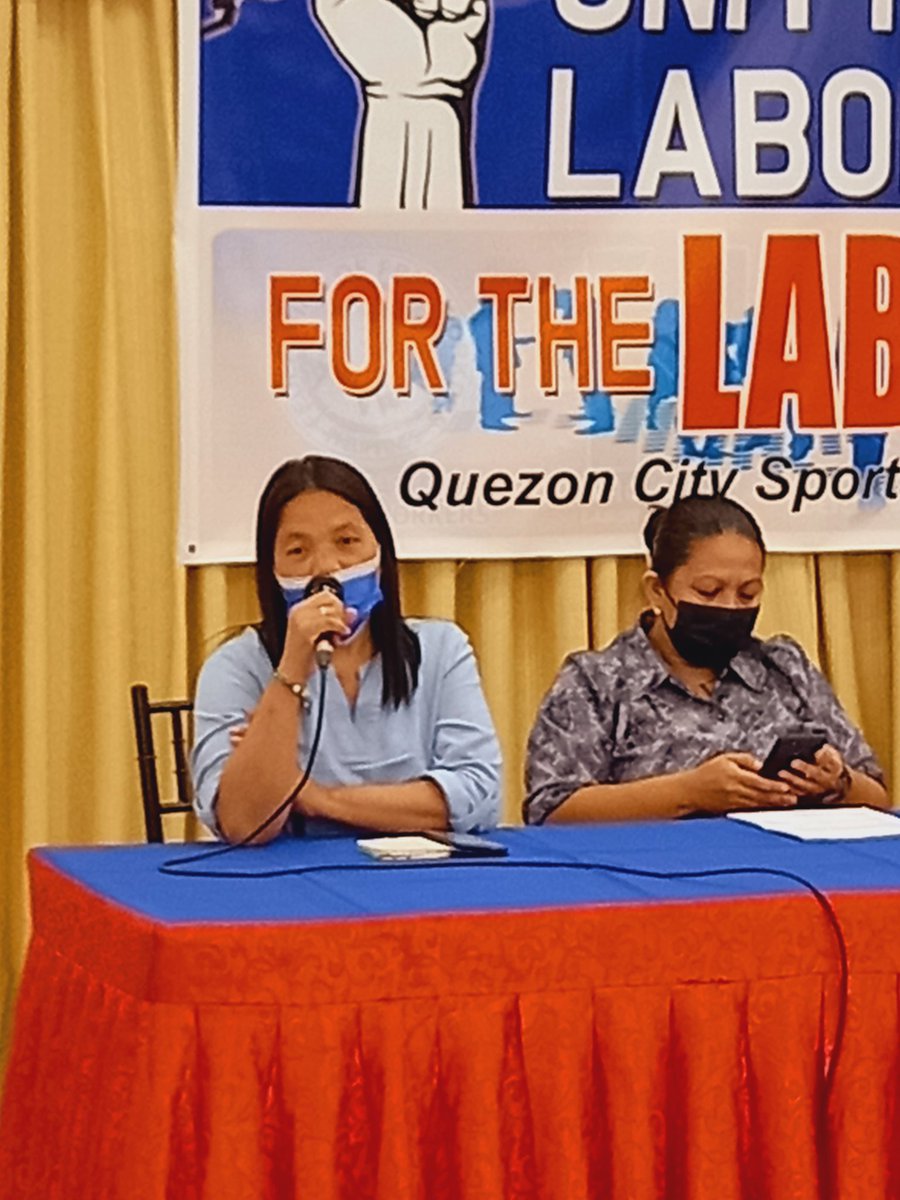 kilusangmayouno's tweet photo. A worker in a semiconductors factory laments low wages in regions outside NCR and how wages dropped in value with skyrocketing prices of goods and services. #LaborVote2022 #LabanManggagawa https://t.co/tsrcBgg7yb