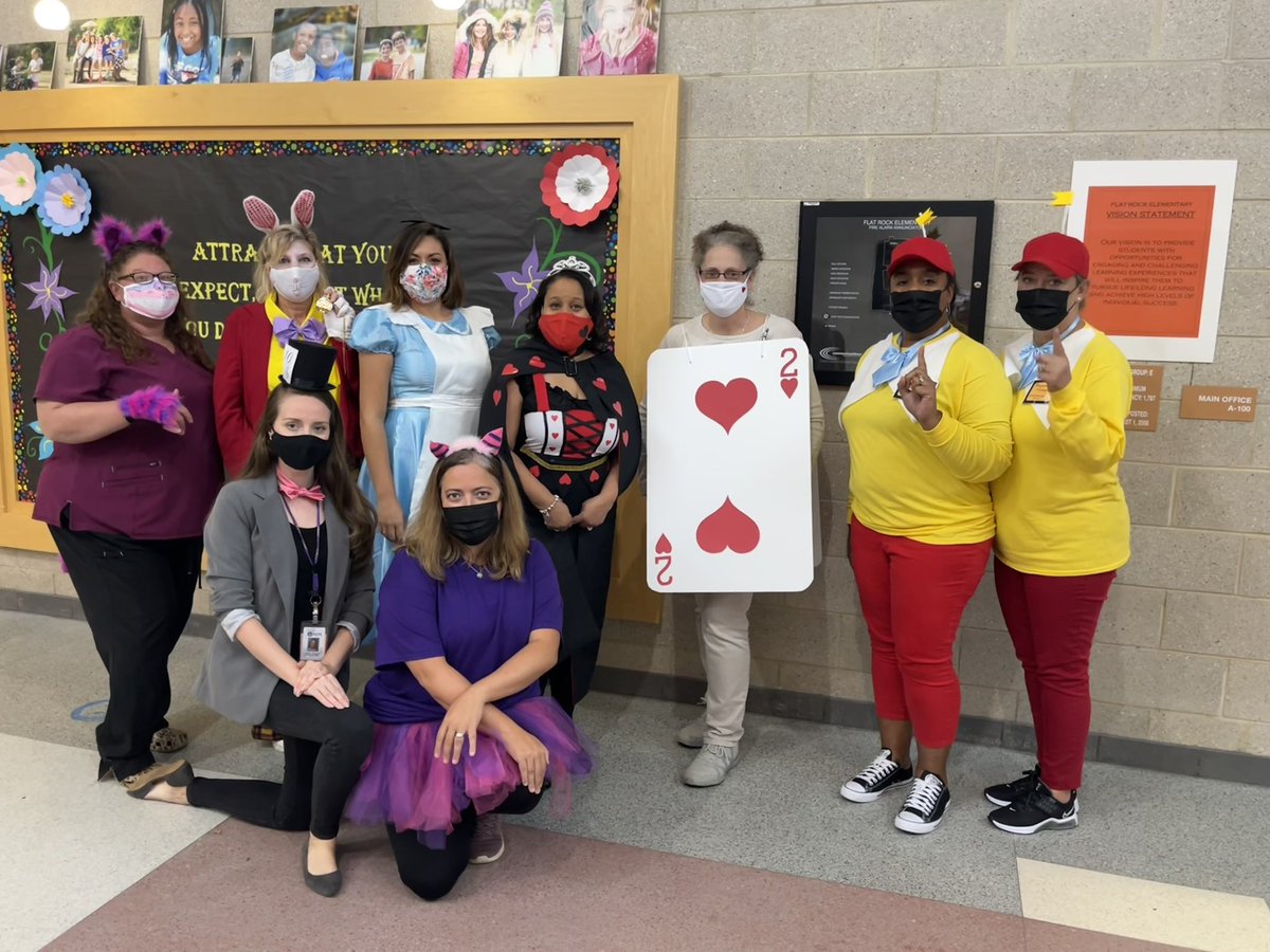 MegEllis1215's tweet photo. The front office crew had fun creating a candy bar for the staff today! @FRESWarriors #FRESfamily #BetterTogether #EndlessCandy #AliceInWonderland https://t.co/iaf4zaOHTD