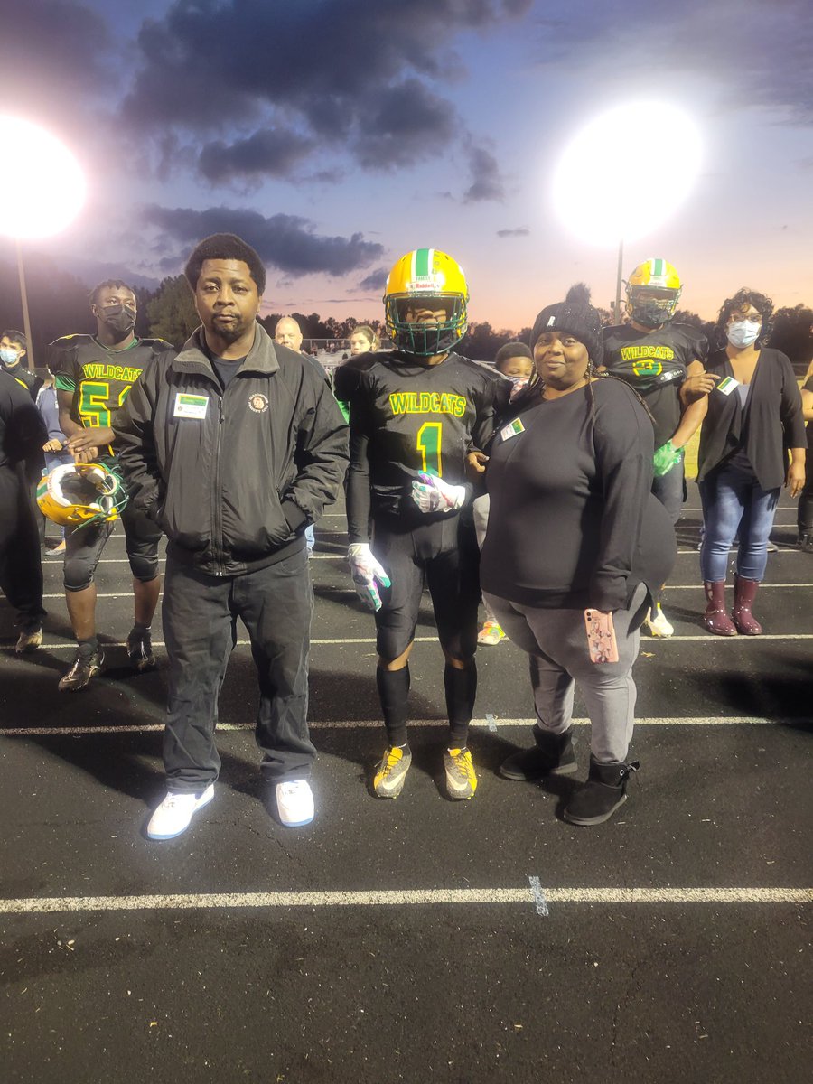 BunnWildcatsFCS's tweet photo. Tonight we honored our 2022 seniors from #BunnFootball, #BunnCheer, band, and color guard. Thank you for your years of dedication! You will always be Wildcats 💚💛😼 https://t.co/LClmjbcuM1