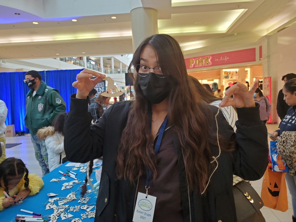 KetchamNation's tweet photo. Thanks to the @PokGalleria for having our AMAZING #KetchamNation students help out with the #Malloween event! @drbonkwcsd @WCSDEmpowers @rckptsa @RyanDutcher #halloween #wappingersfalls #roycketchamhighschool https://t.co/pXICCYFKZa