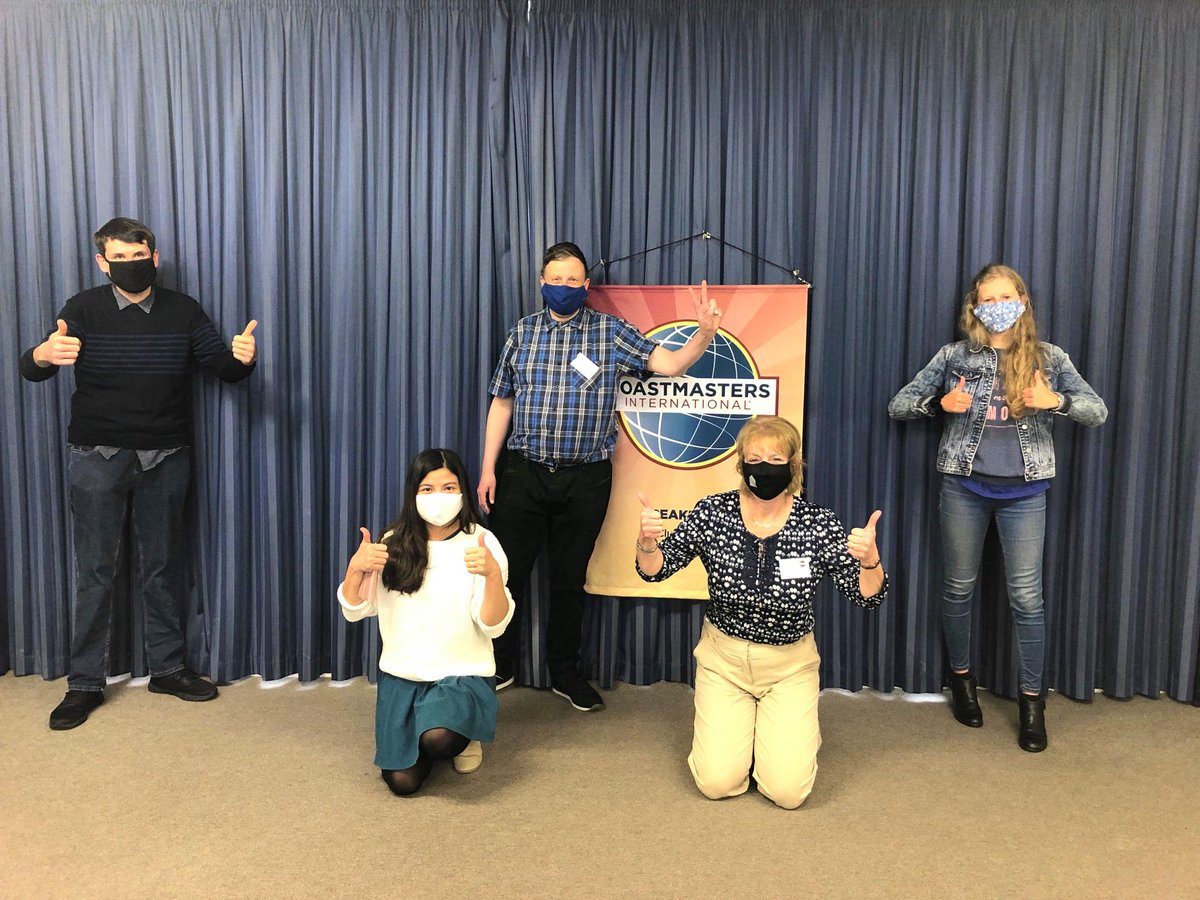 #Blue was the theme for the meeting this week and we dressed in blue. Focusing on #bodylanguage, (a great skill for any #publicspeaker) #impromptuspeakers were paired with partners who provided body language. Lots of fun as people acted out the life of an animal or car washing!