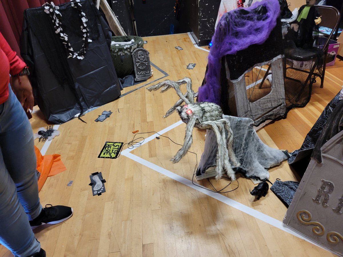 CambridgeASP's tweet image. We promise it's not as spooky with the lights on 😅👀 The tradition continues! Haunted House 2021 is a wrap! The kids really enjoyed it! #GotScared #HauntedHouseElementaryEdition