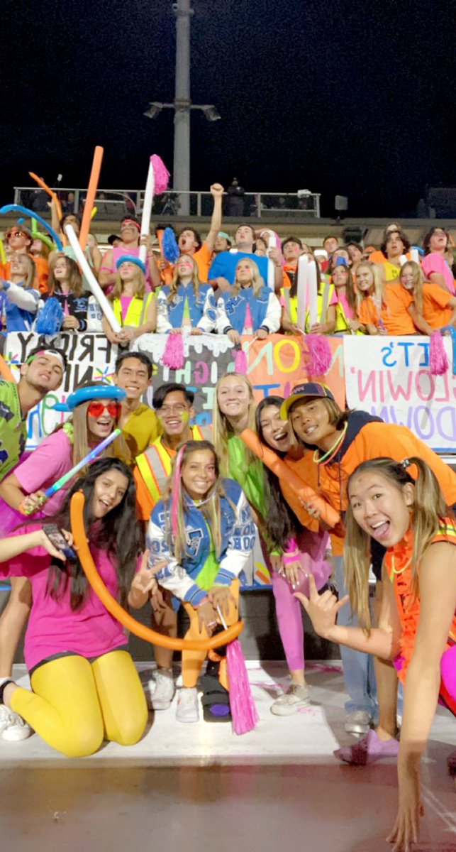 karaaawuu's tweet photo. VILLA PARK BLACK PACK X FRIDAY NIGHT BRIGHTS ⭐️💙💜💛💖💚💓🧡@MAlvarez02 @StudentSectRep @ocvarsity @VPasb @vphsspirit #BLACKPACKISBACK #ILOVEFRIDAYNIGHTS https://t.co/SIy9WBxKz5