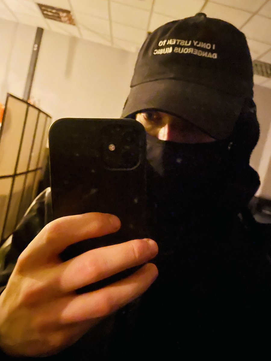 Позавтсчтвовал бейсболку уважаемого человека <a href="/gene138/">Snowflake Gene ❄️</a> ,
За что сердечно благодарю