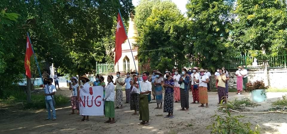 nann_moh's tweet photo. Opposing against detestable dictators , villagers from a village of #ShweBo township held a morning rally .

#WarCrimesOfJunta 
#WhatsHappeningInMyanmar 
#Oct30Coup https://t.co/FEdbVCPmvr