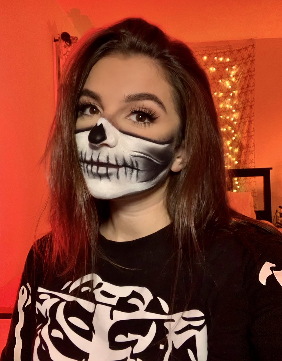 Kristinattv's tweet photo. spooky scary skeletons 🧡🕸
.
.
.
makeup from last nights bedwars stream! #twitchstreamer #smallstreamer #skeletons #halloween #egirl https://t.co/PHMH6PGgpI