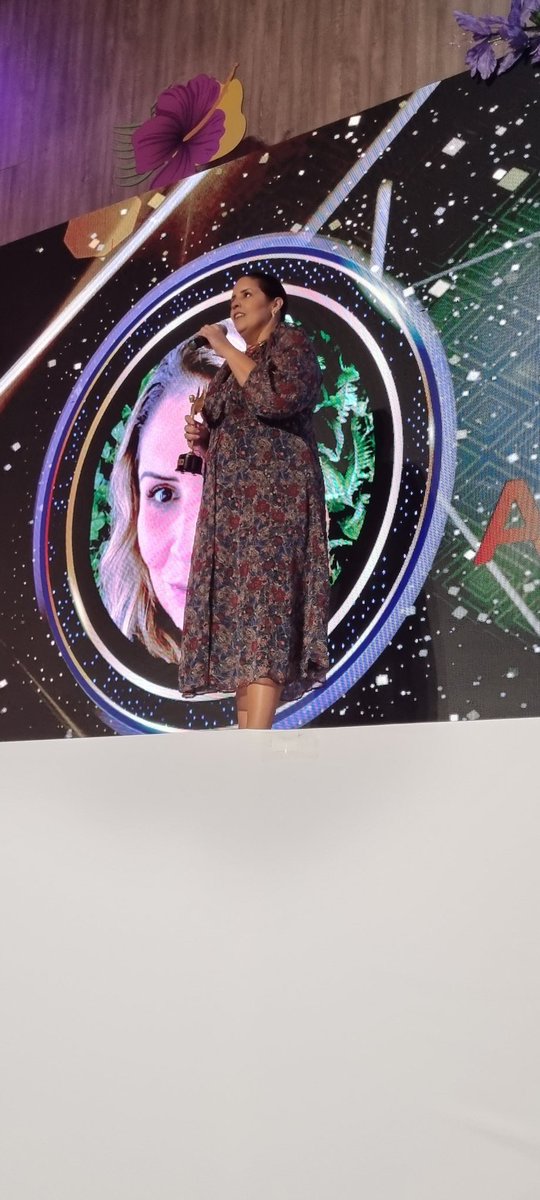 Gaby Arenas de Meneses, premio a la Mujer Social.