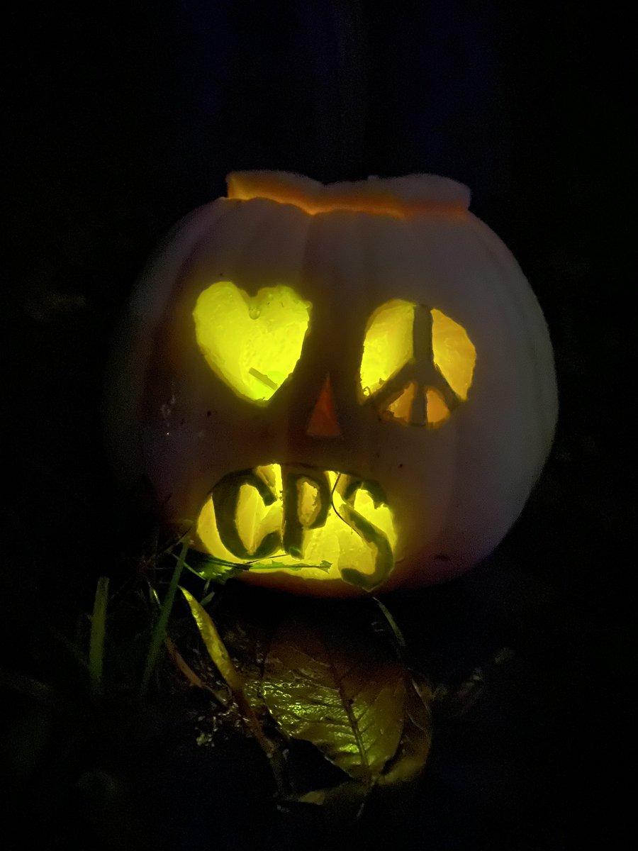 Szydlowskim's tweet photo. Tonight’s CPS Science Crepuscular Creep raised $1,686 on $2 tickets, although many overpaid.   Just as important, we loved watching people have fun!  We all need more fun.  The pumpkins will be back next year with even more ideas. https://t.co/BaOwoGFP0E