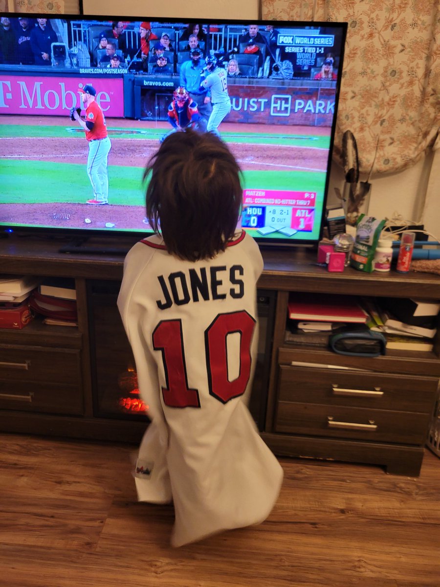 JBefit4life's tweet image. Watching the world series with Chipper Jones biggest fan @RealCJ10