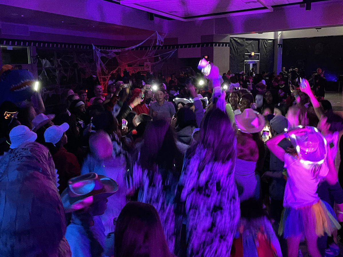 JonesPLC35's tweet photo. Great night @ProsperHaysMS! Halloween Glow Dance was packed! #believeNtheblue https://t.co/DvK2hgDa10