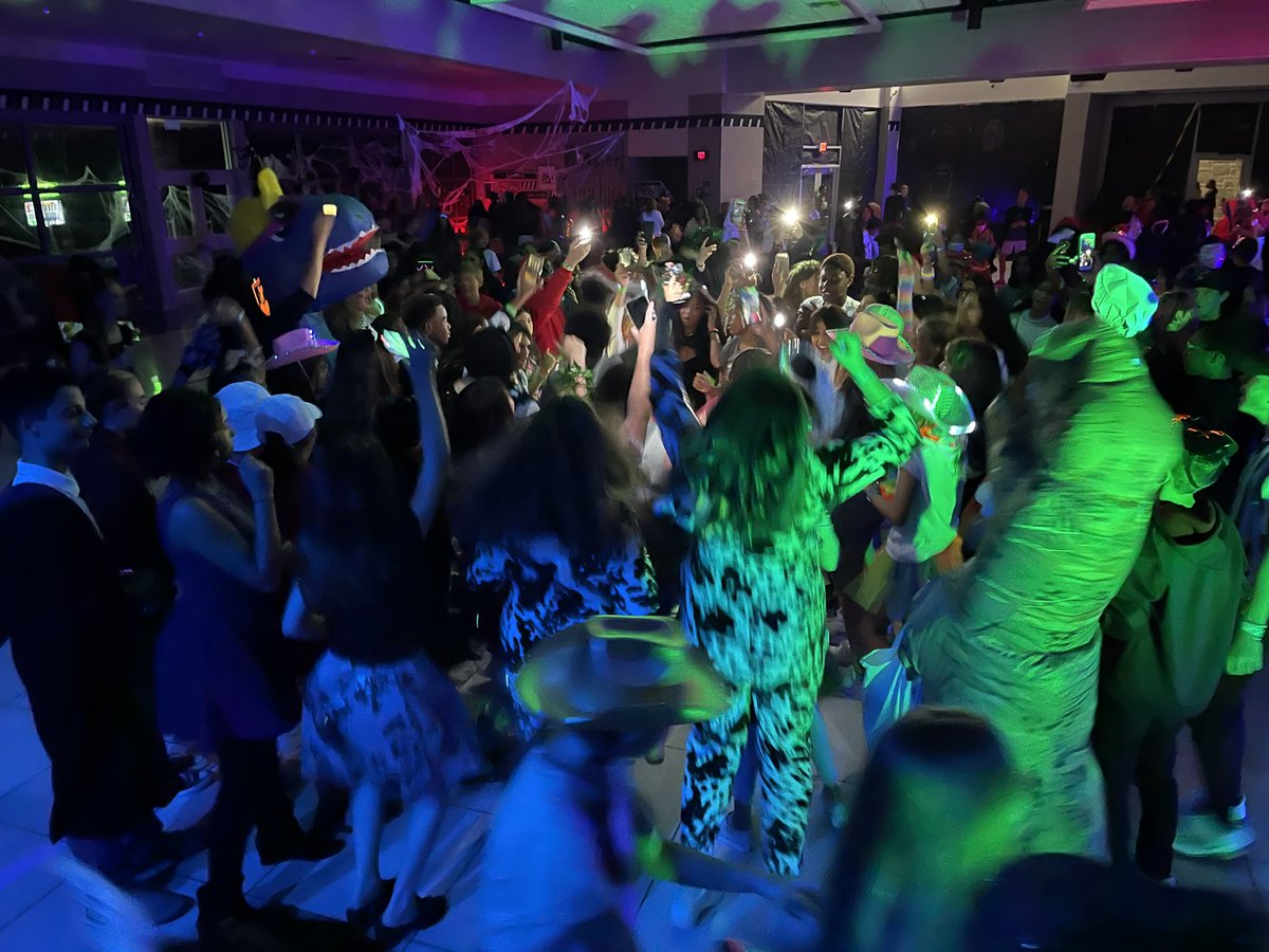 JonesPLC35's tweet photo. Great night @ProsperHaysMS! Halloween Glow Dance was packed! #believeNtheblue https://t.co/DvK2hgDa10