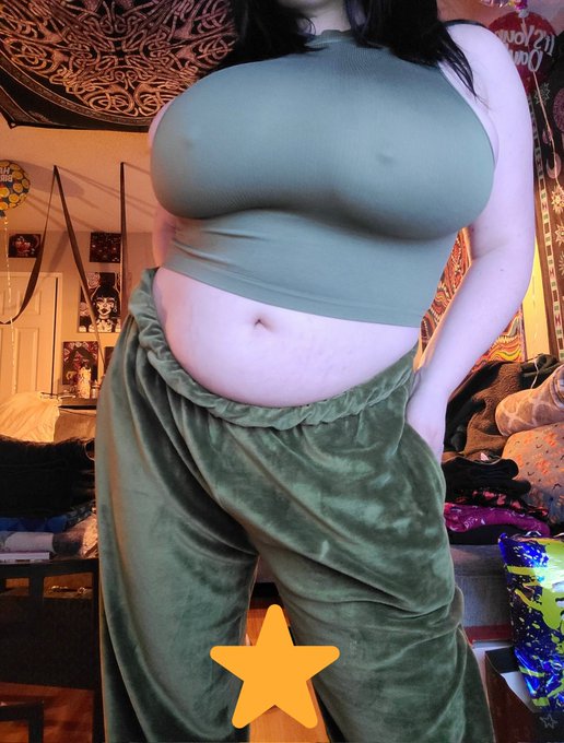 Aww enjoy mommy in pjs 😌 Take care of some laundry then cuddle 😘 https://t.co/Tdx4RWrZk6