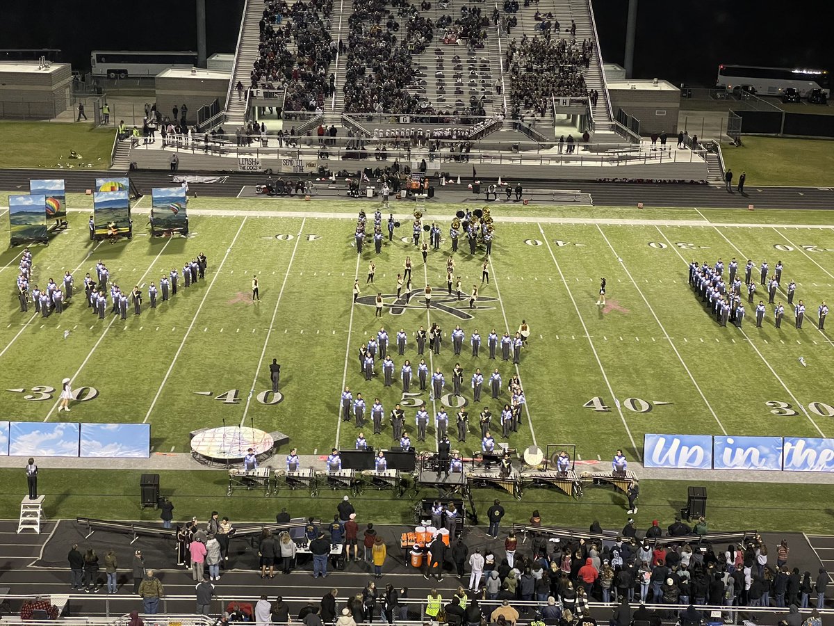 The Mighty Bulldog Band and Golden Debs with another outstanding performance tonight. 🖤💛