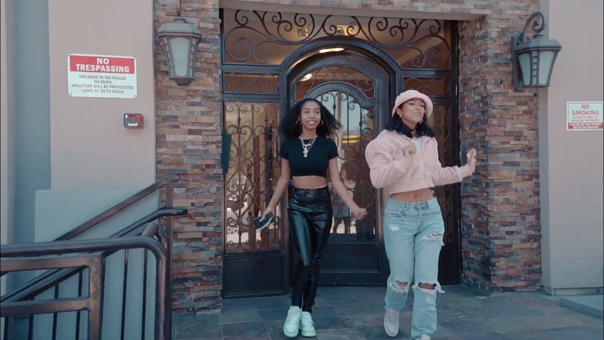 livmadithinker's tweet photo. stream main thing by madison reyes and jadah marie <3 https://t.co/tZFw5AzIU2