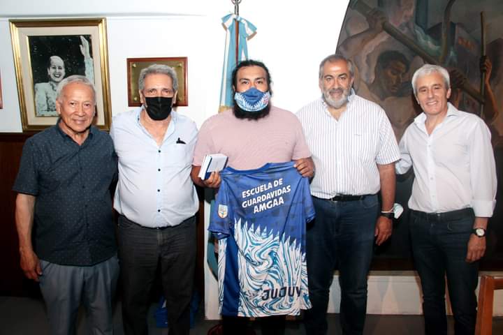 #GUARDAVIDAS El SUGARA liderado por ROBERTO SOLARI entregó 430 LIBRETAS de TRABAJO en la 30va. Promoción de egresados de las ESCUELAS de todo el país de su Instituto de Formación Profesional "RUBEN MIGUEL CÚCARO".
<a href="/sugaracapital/">S.U.G.A.R.A.</a> <a href="/SugaraChubut/">GUARDAVIDAS SUGARA</a> 
facebook.com/44233125253877…