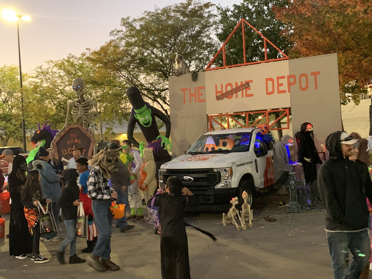 Always great to partner with the RDC and ability for store to get in with some community involvement. Trunk or Treat  Topeka KS! 5024 and 2207 Rock! The crowds were huge with a solid line from 6pm till close of event at 9pm.