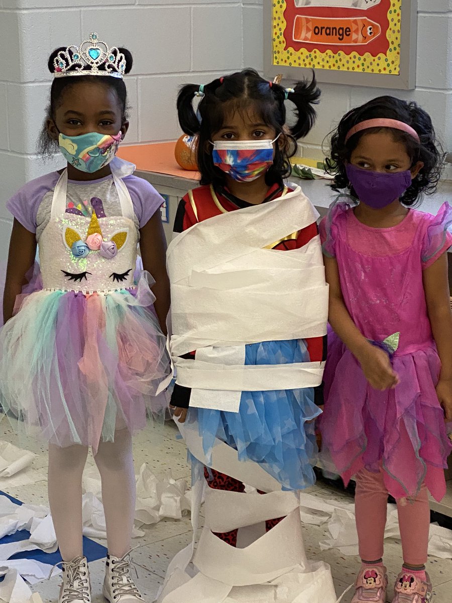 Kindergarten Halloween Fun! <a href="/WoodbrookSchool/">Woodbrook School</a>
