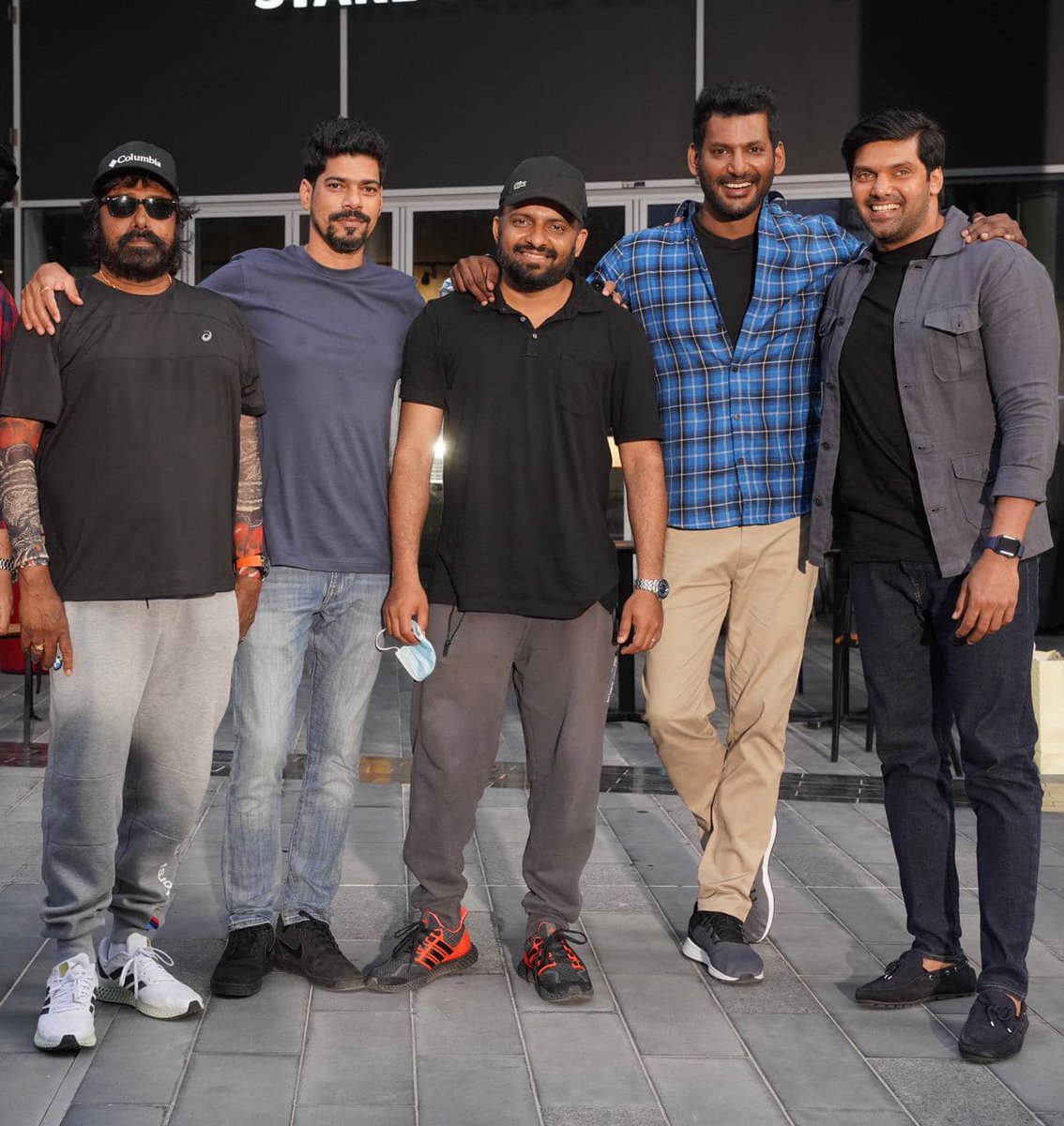 sridevisreedhar's tweet photo. .@VishalKOfficial and @arya_offl heaps praise on producer Vinod Kumar and director @anandshank
#Enemy #EnemyPressMeet
MORE: https://t.co/FptMKTZ1fV https://t.co/w70KyWPKne