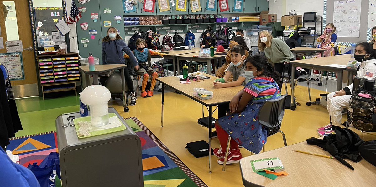 MrsSorengsClass's tweet photo. A little Halloween fun day. A parade, publishing party, and science fun just to name a few. @D59Ridge @MrsOatesClass @amariefleming11 @CCSD59 #TogetherWeCan https://t.co/DyJQCUvXGu