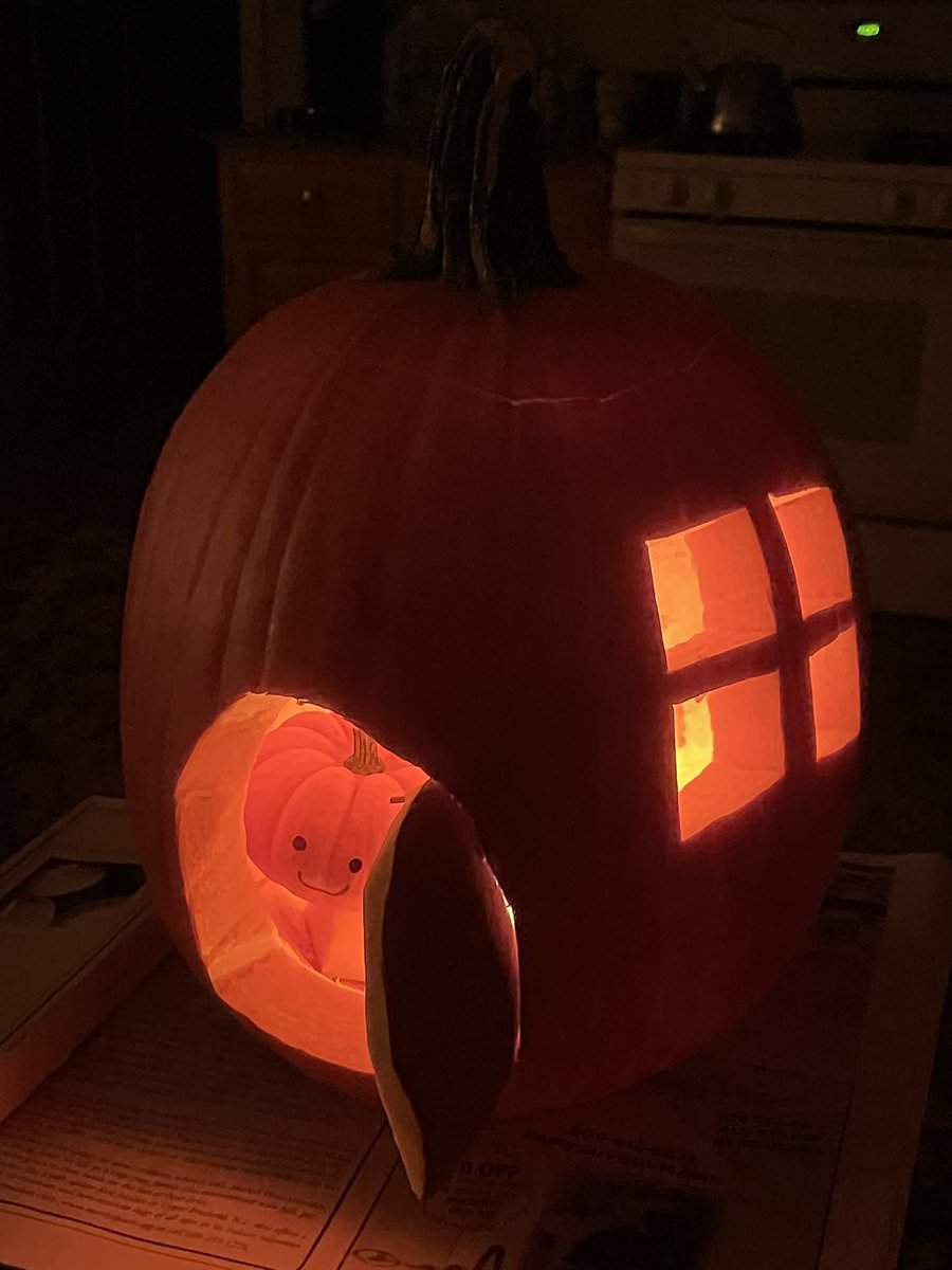 trickorreadath1's tweet photo. #trickorreadathon I hope everyone has been enjoying their Halloweek in spite of work, school or whatever else you have going on. I currently have a busy schedule myself so I wanted to make the Readathon work with my busy schedule this year 🎃 https://t.co/XntKdsKB0y