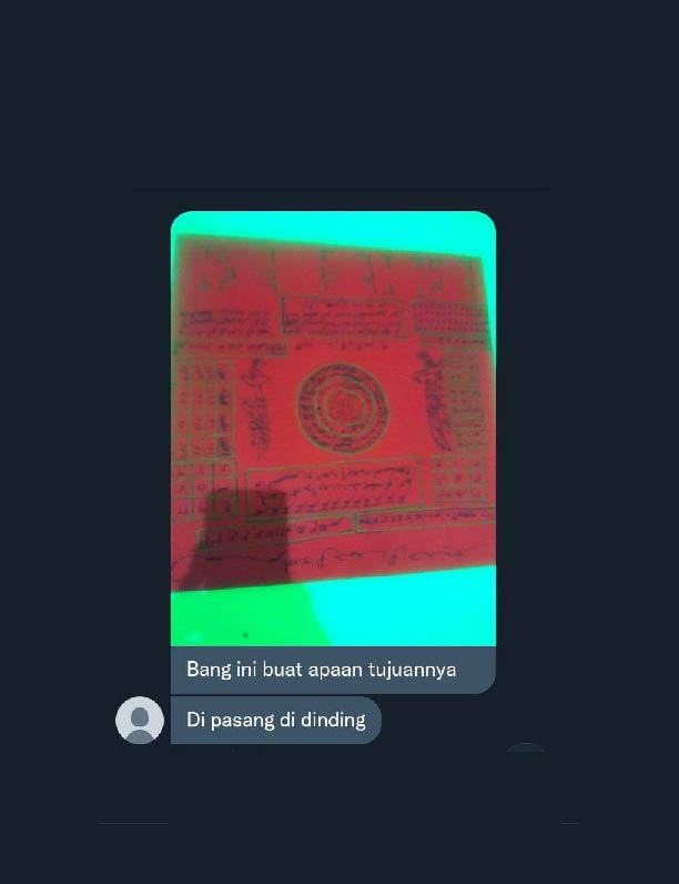 SimpleM81378523's tweet photo. Beberapa hari ini gak tau kenapa rata-rata saya dapat DM yang isinya kurang lebih sama, yaitu tentang jimat Rajah, dan secara kebetulan narasumber yang saya datangi sebelumnya di jawa tengah juga berhubungan dengan benda ini, jadi gimana kalau saya tulis ceritanya malam ini? https://t.co/jIaiE2H2iH
