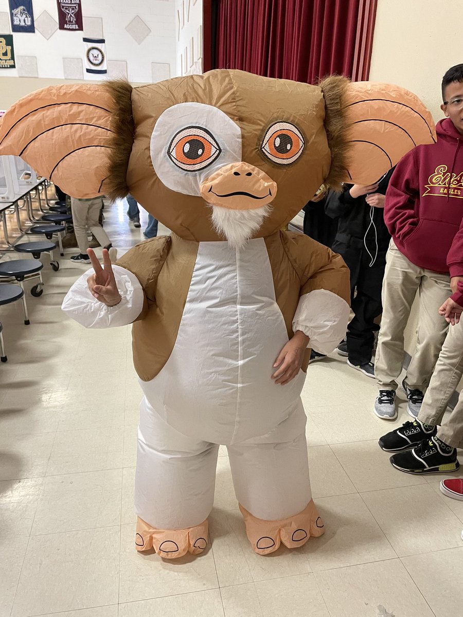 OWright_MHS's tweet photo. Getting ready for Halloween at @Ensor_MS. I loved seeing so many students participate in this weeks spirit days. @BPena_EMS @BOrtega_EMS #EnsorStrikesBack https://t.co/xjOagUHWak