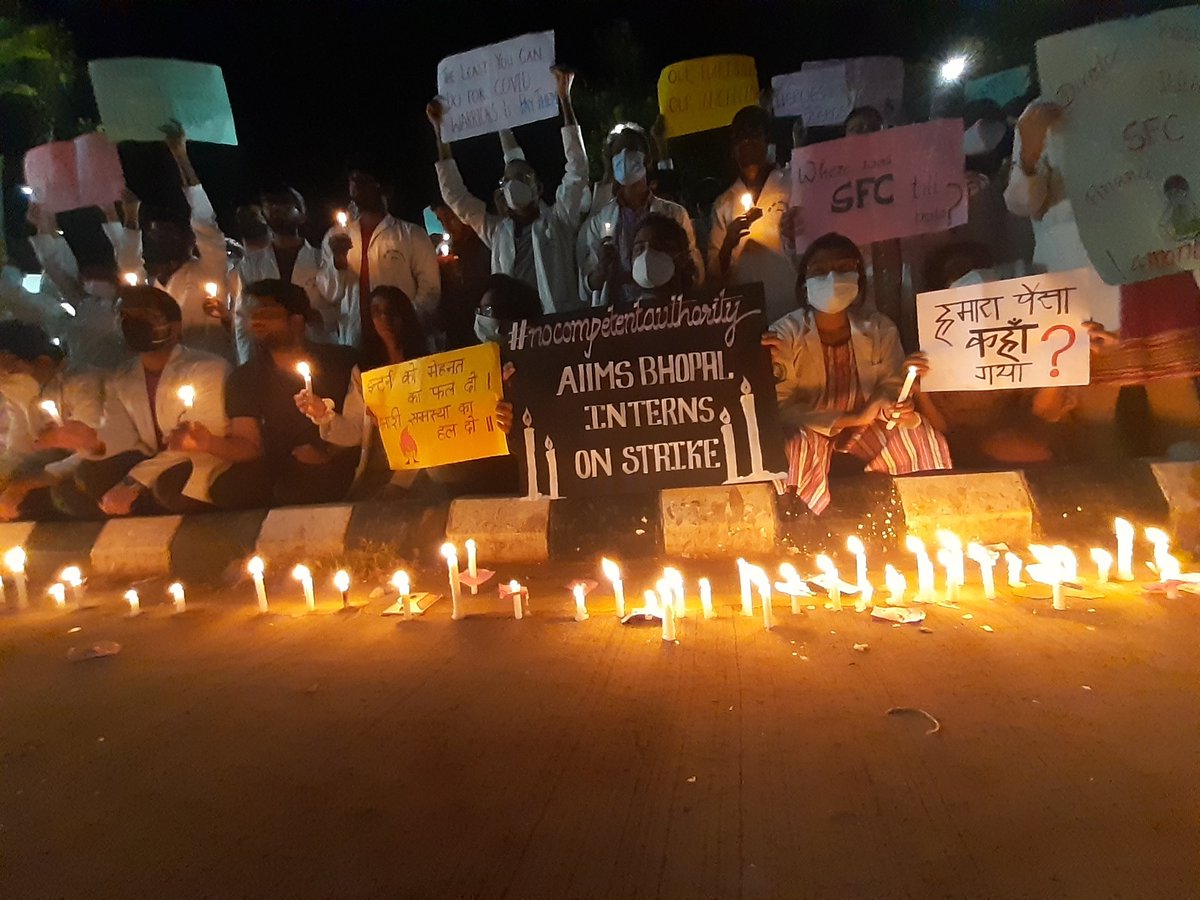 official_aimsa's tweet photo. @official_aimsa stand in solidarity with the Interns of AIIMS, Bhopal for their genuine demands.
@internsaiimsbpl @AIIMSBhopal @MoHFW_INDIA @mansukhmandviya @PMOIndia @narendramodi @VishvasSarang @OfficeofSSC @NMC_IND @ndtv @ABPNews @aajtak https://t.co/sSXOHT3RoQ