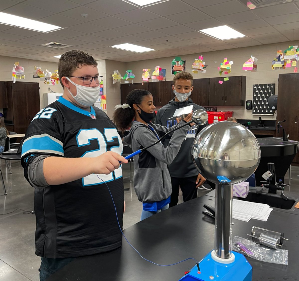 ShaBragwell's tweet photo. Funny what happens when you ask “Who wants to be electrocuted?!” Everyone raises their hand to play with the Van der Graff generator and learn about static electricity.  Happy Halloween! @FlorenceMiddle @FCSLearn @mzbowlin11 @kwieseman @JackieAFlowers https://t.co/zKPf6peOJB