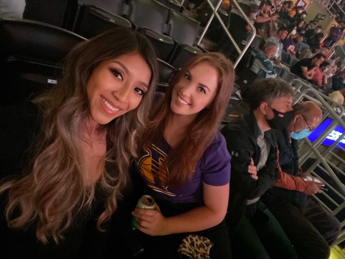 karyyyc's tweet photo. #LAKESHOWLIVE https://t.co/nXVRR2yEJ9