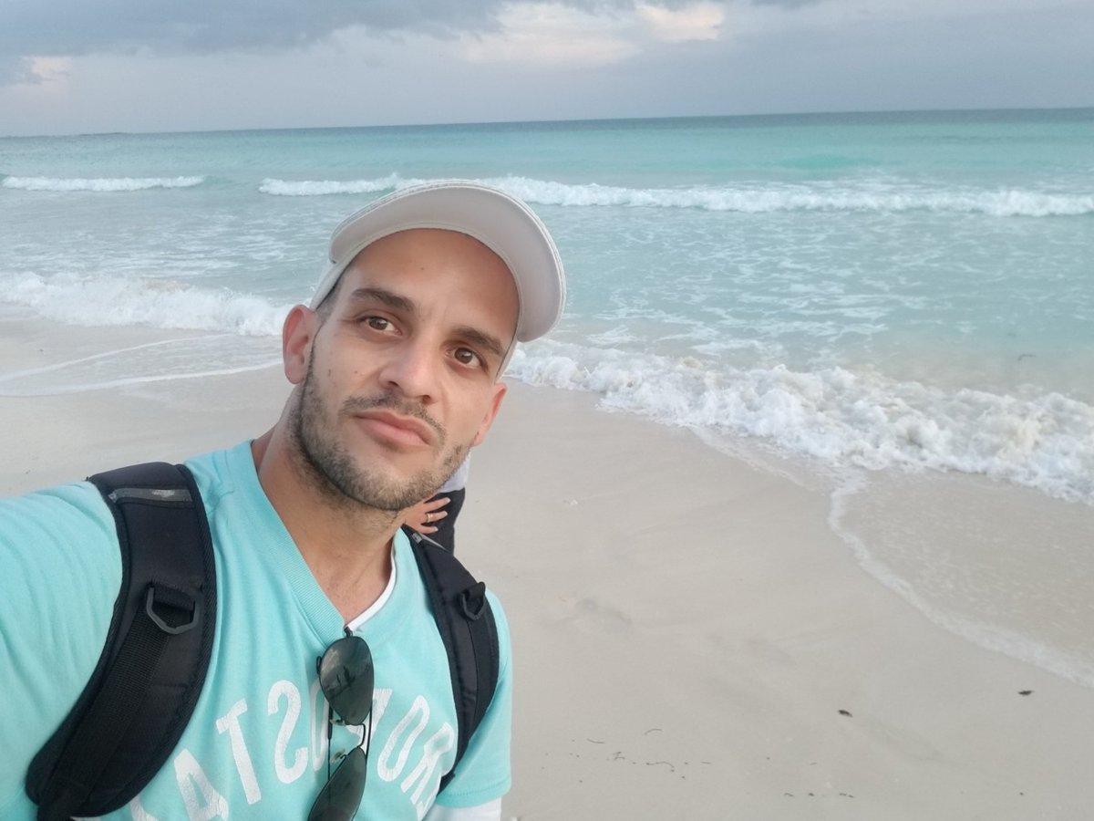 YerandisY's tweet photo. Y así terminó la tarde de hoy. Un día #agotador, pero lleno de #momentoslindos. 😎
#beach #niceday #beachboy https://t.co/Vb5zB0qbl0