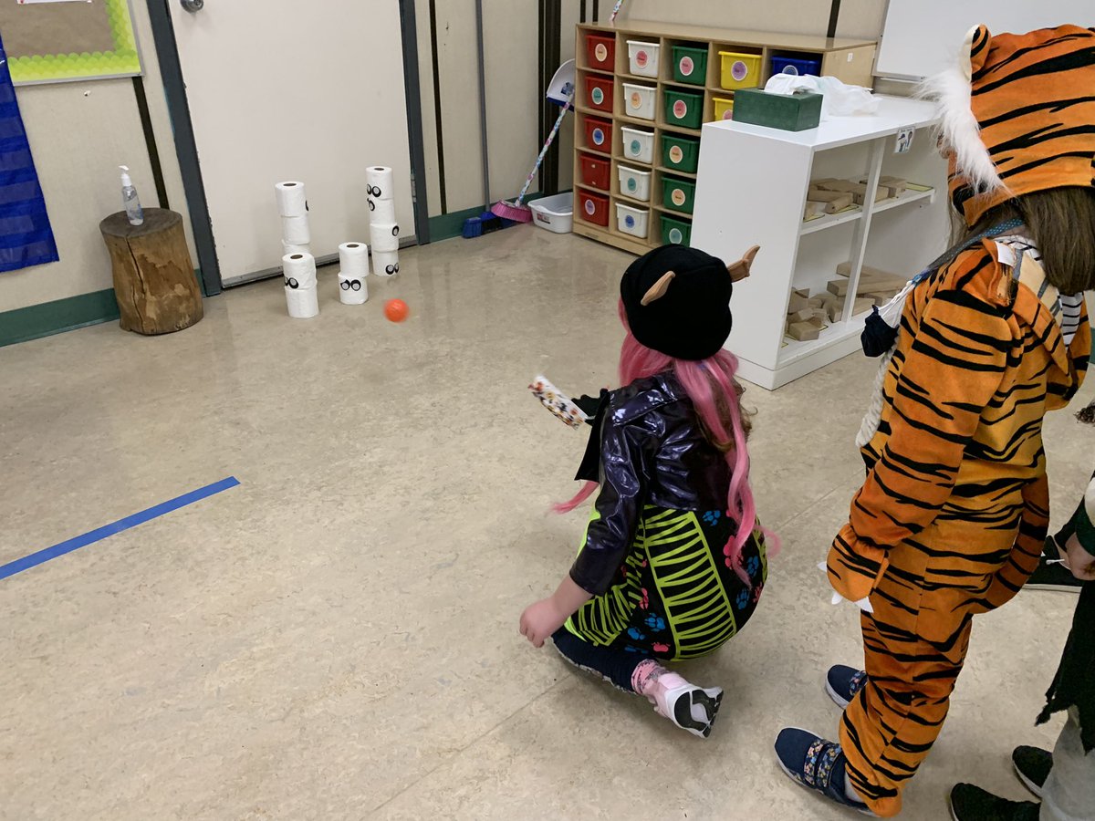MrsBClarkson's tweet photo. The little monsters in #kindergarten had a #spooktacular time exploring #Halloween centers! 🎃👀🎳👻#happyhalloween #wickedbunch https://t.co/Q0UOPaCiW9