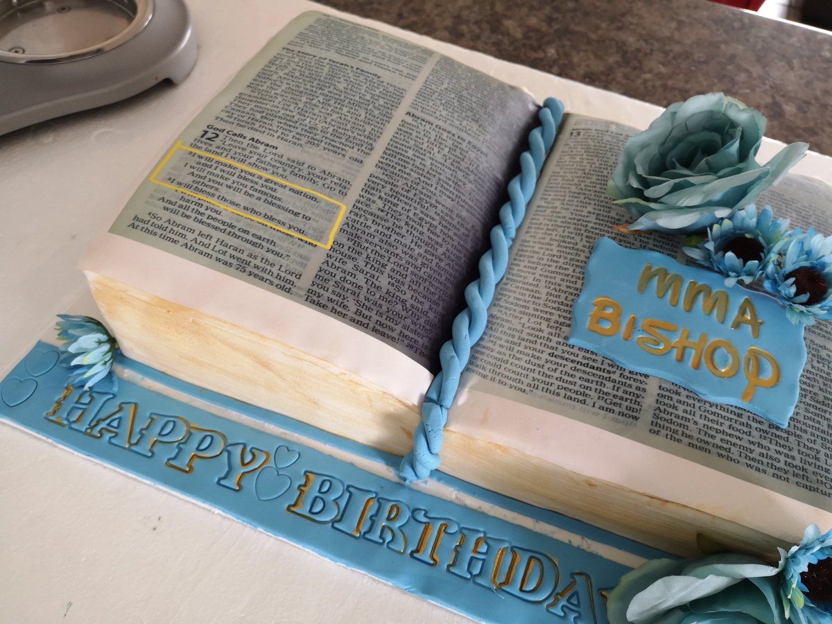 thobekiletoh's tweet photo. #Vinaturns50 black and gold
#Biblecake Genesis 12 vs 2
#SkeemSaam #MahlatseCake

#CakeBossLady #CakesinKemptonpark #DJSBU https://t.co/qbDfxXfgRO