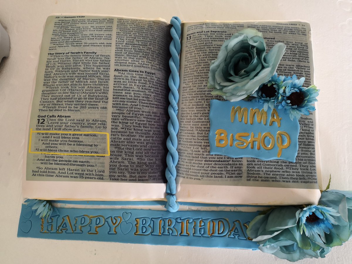 thobekiletoh's tweet photo. #Vinaturns50 black and gold
#Biblecake Genesis 12 vs 2
#SkeemSaam #MahlatseCake

#CakeBossLady #CakesinKemptonpark #DJSBU https://t.co/qbDfxXfgRO
