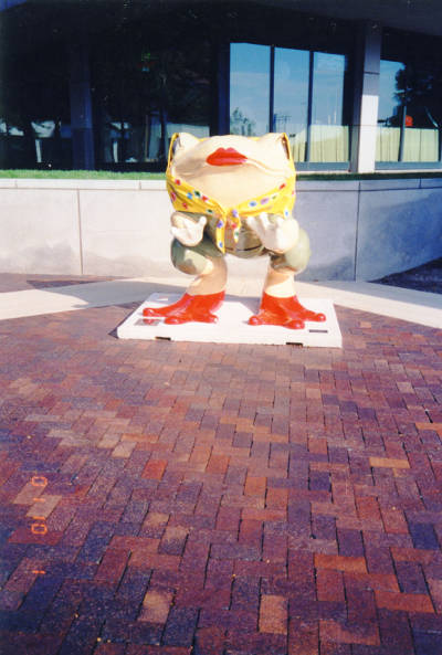 tlcpldc's tweet photo. "Jumpin Jamey" frog sculpture, Toledo, Ohio, 2001 https://t.co/gOENRlQ6uE https://t.co/PDRjSja4mF