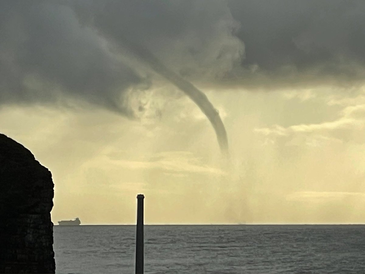Bristol Channel just now. <a href="/DerekTheWeather/">Derek Brockway - weatherman</a> <a href="/lucyowenwales/">Lucy Owen</a>