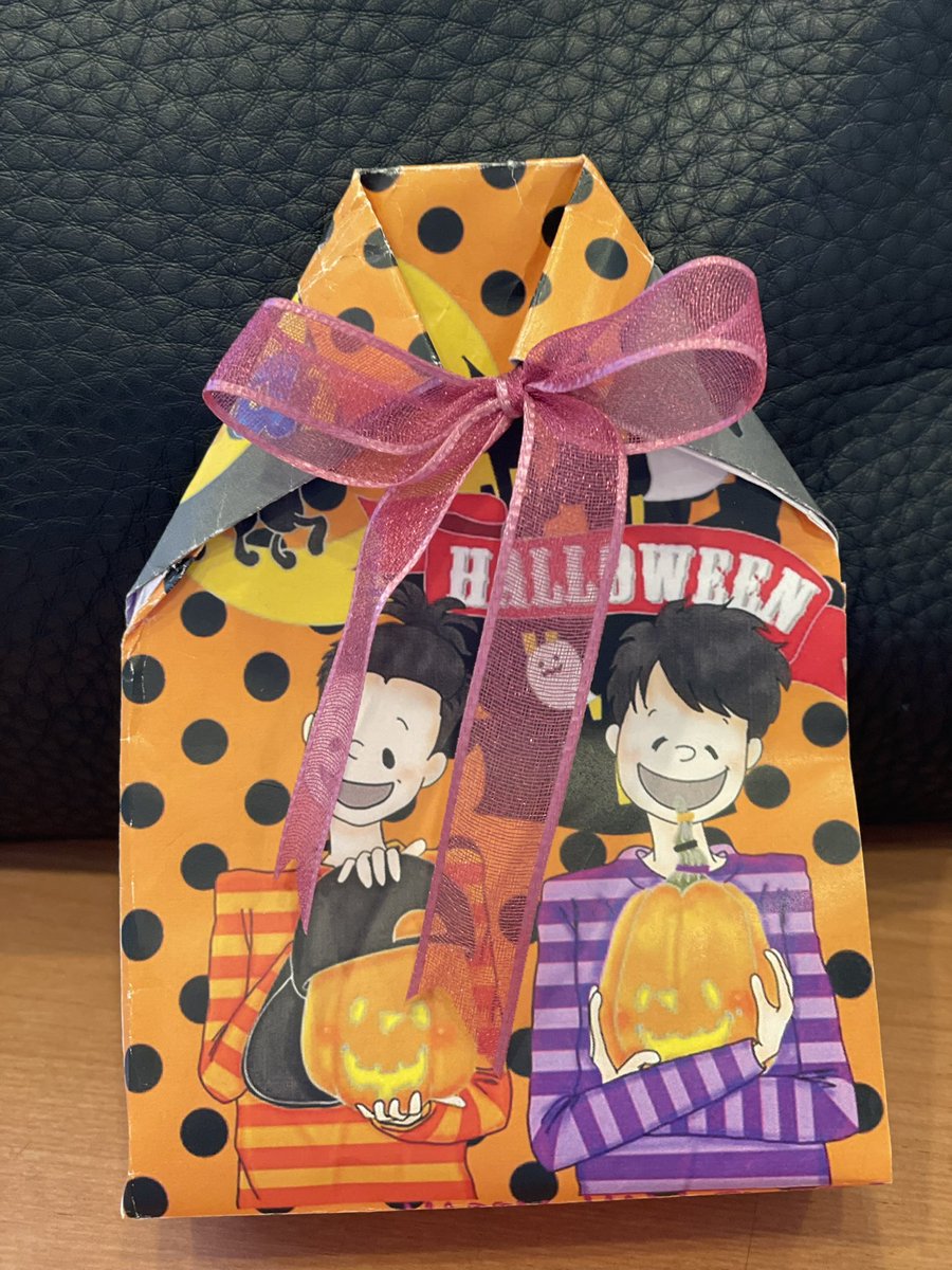 Hirorin6002C_K's tweet photo. #ユチョン からのご縁🧡
#cheeserocket のハロインデザインのパッケージ🎃
とても可愛くて、素敵なプレゼント袋ができました。
ありがとうございます😊
これから、お菓子詰め🍭 https://t.co/mIKVtqlL5f