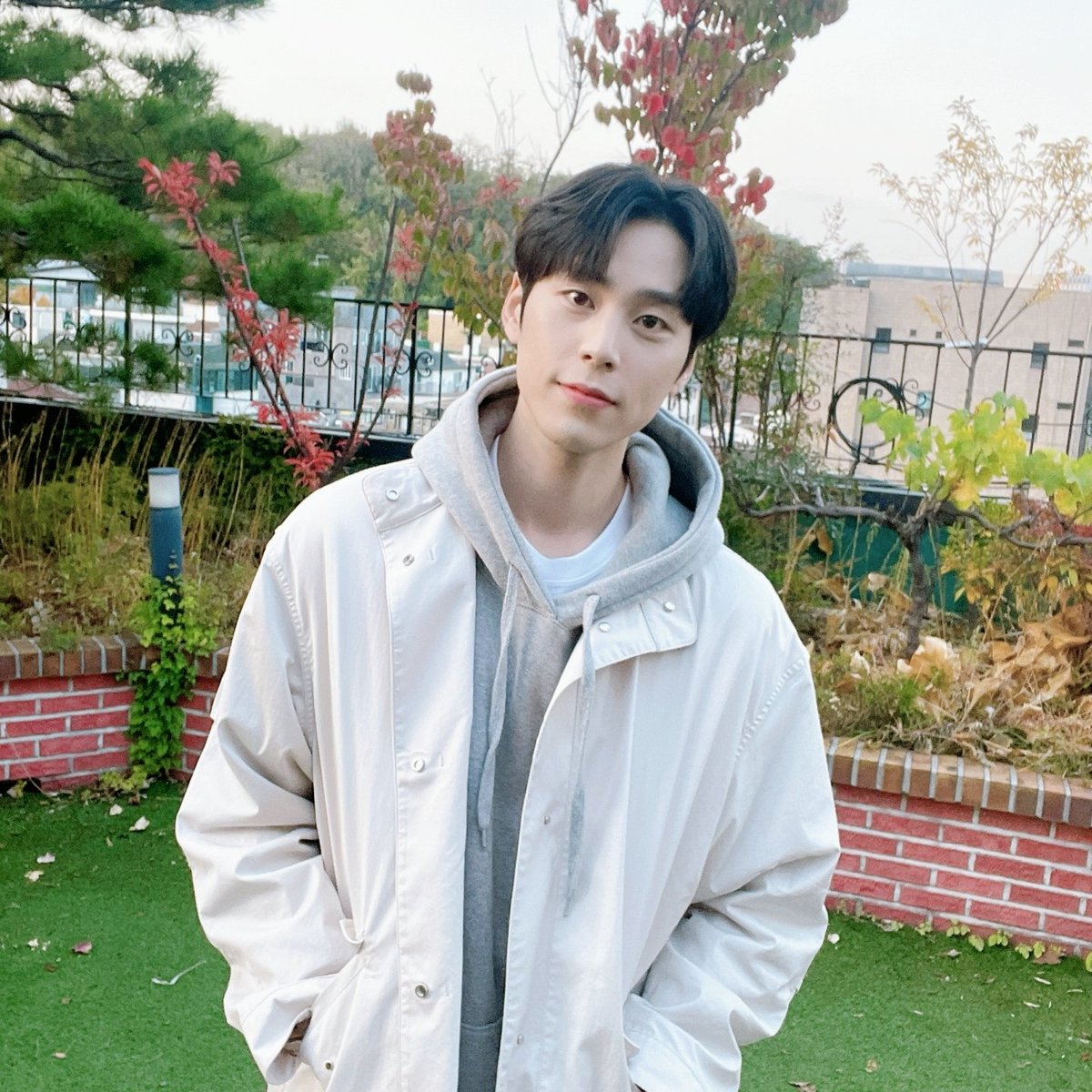 KNKOfficial220's tweet photo. 오늘의 큰큰이들🙈🙊
🍁🍂🤎 

#크나큰 #KNK
#지훈 #동원
#인성 #희준 https://t.co/lkcYb8CXZV