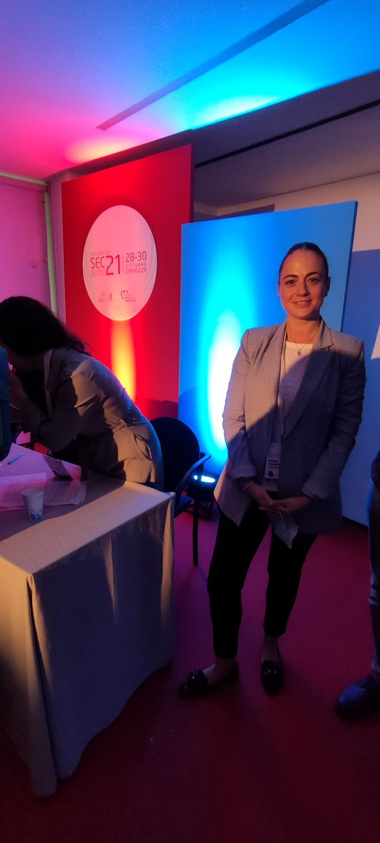enferhemo's tweet photo. Gran mesa nos han brindado los compañeros @MariaFuentesMa9 #PalomaPozueta @vicentrubio64 y @Vicente_JimCruz felicidades los 4. #sec21 #aeec21 https://t.co/hroRDXo2GY