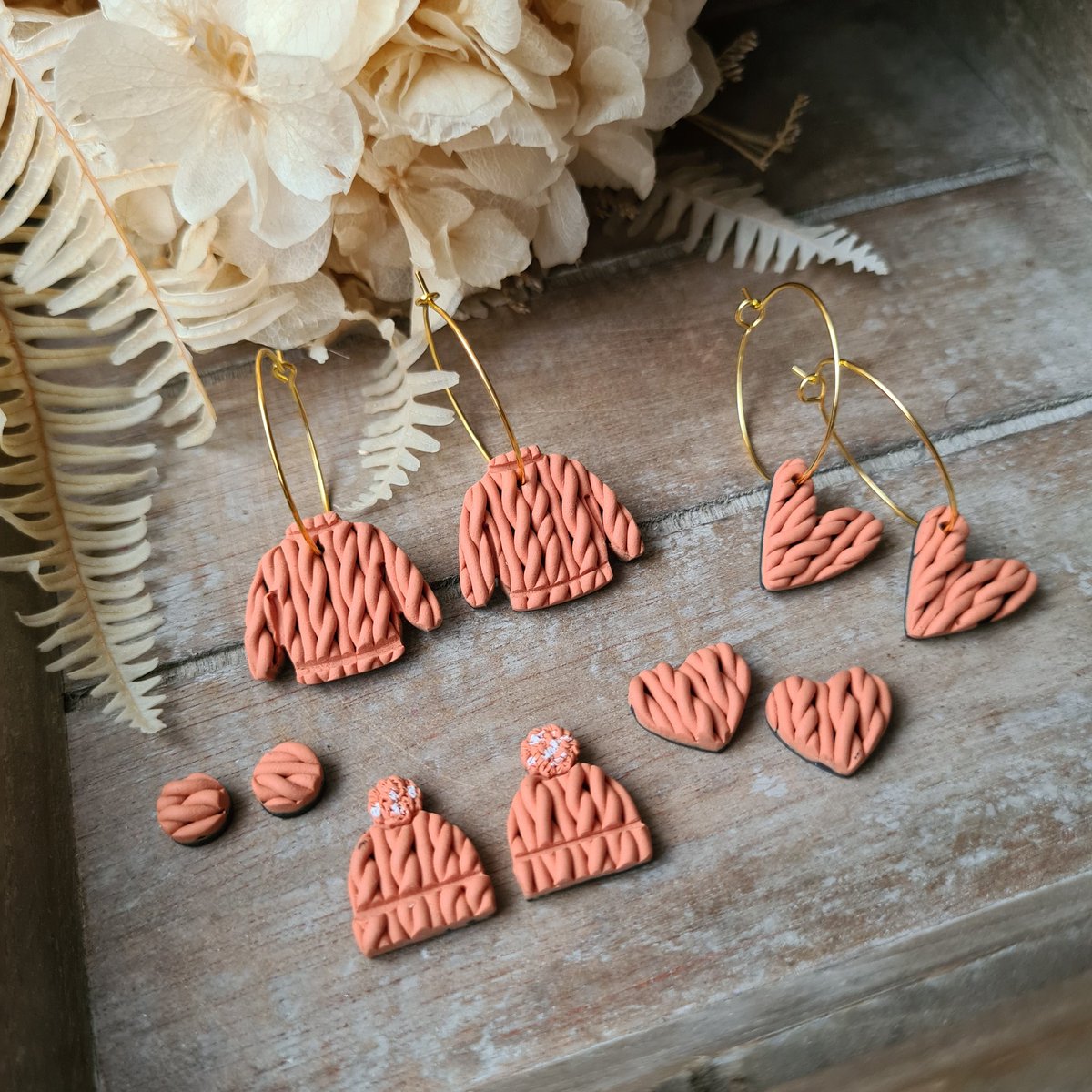 Forever_Chic__'s tweet photo. Mini Knit Collection is now in my #etsyshop 

Such a variety of styles and designs that have been restocked, make sure you check them out

https://t.co/Go3ju9iAr2

#handmade #miniknit #UKGiftHour #polymerclay #earrings #jewellery #Christmas #gift #giftideas #UKGiftAM #shopindie https://t.co/LXver5kWdJ