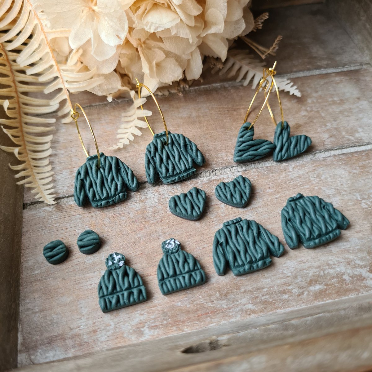 Forever_Chic__'s tweet photo. Mini Knit Collection is now in my #etsyshop 

Such a variety of styles and designs that have been restocked, make sure you check them out

https://t.co/Go3ju9iAr2

#handmade #miniknit #UKGiftHour #polymerclay #earrings #jewellery #Christmas #gift #giftideas #UKGiftAM #shopindie https://t.co/LXver5kWdJ
