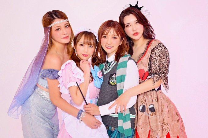 3 pic. Halloween shooting was a lot of fun with beauty girls!!????????
????????????????????????????????????????????????????????