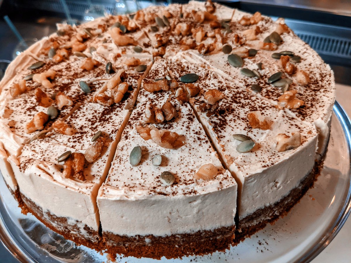BBlockCafe's tweet image. Just when you thought coffee &amp;amp; walnut cake couldn't get any better...... 💁 You're welcome. 😉

#coffeeandwalnutcake #cake #bristol #bristolfoodie #bristolfood