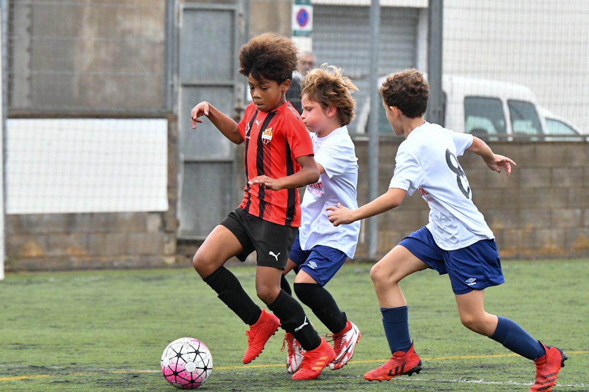 ffutbolbasereus's tweet photo. Derbi passat per aigua, però derbi! 🤪🔴⚫️
#ffutbolbasereus #forçareus #reusnastic https://t.co/kjrCcRnWGp